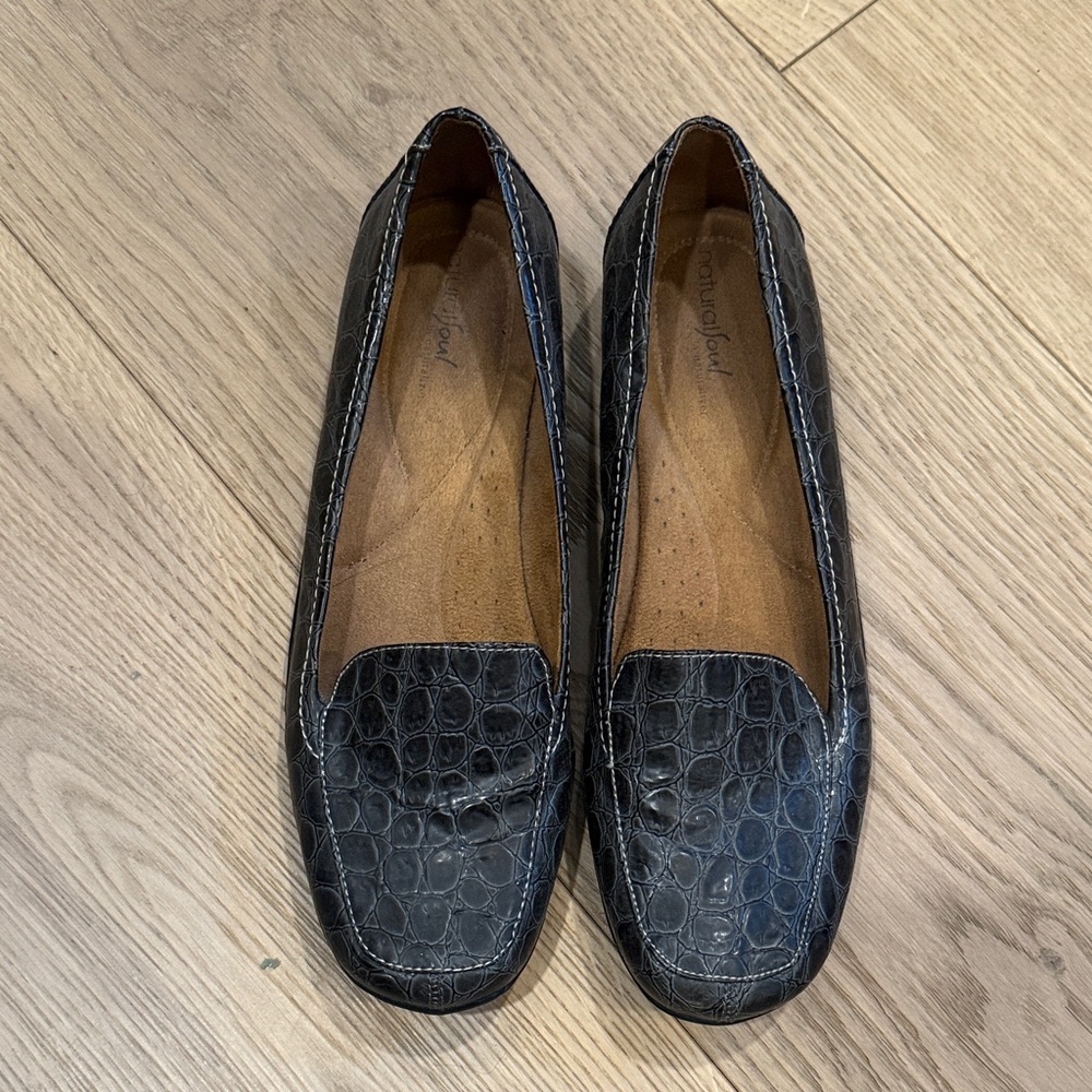 Naturalizer Crocodile Embossed Black Loafers